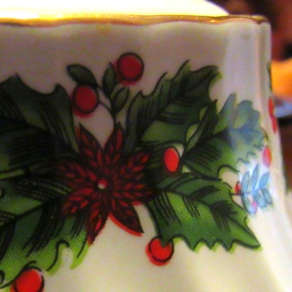 🎄 Vintage Christmas Holly Berries 24K Gold Trim Sugar & Creamer Set - Picture 15 of 16